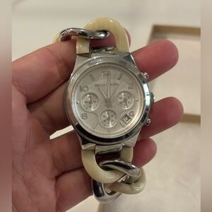 Michael Kors Runway Twist watch. MK4263